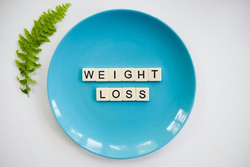 A blue plate with weight loss encouragement A plate with weight loss calling
